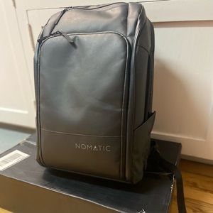 LIKE NEW Nomatic Travel Pack 20L